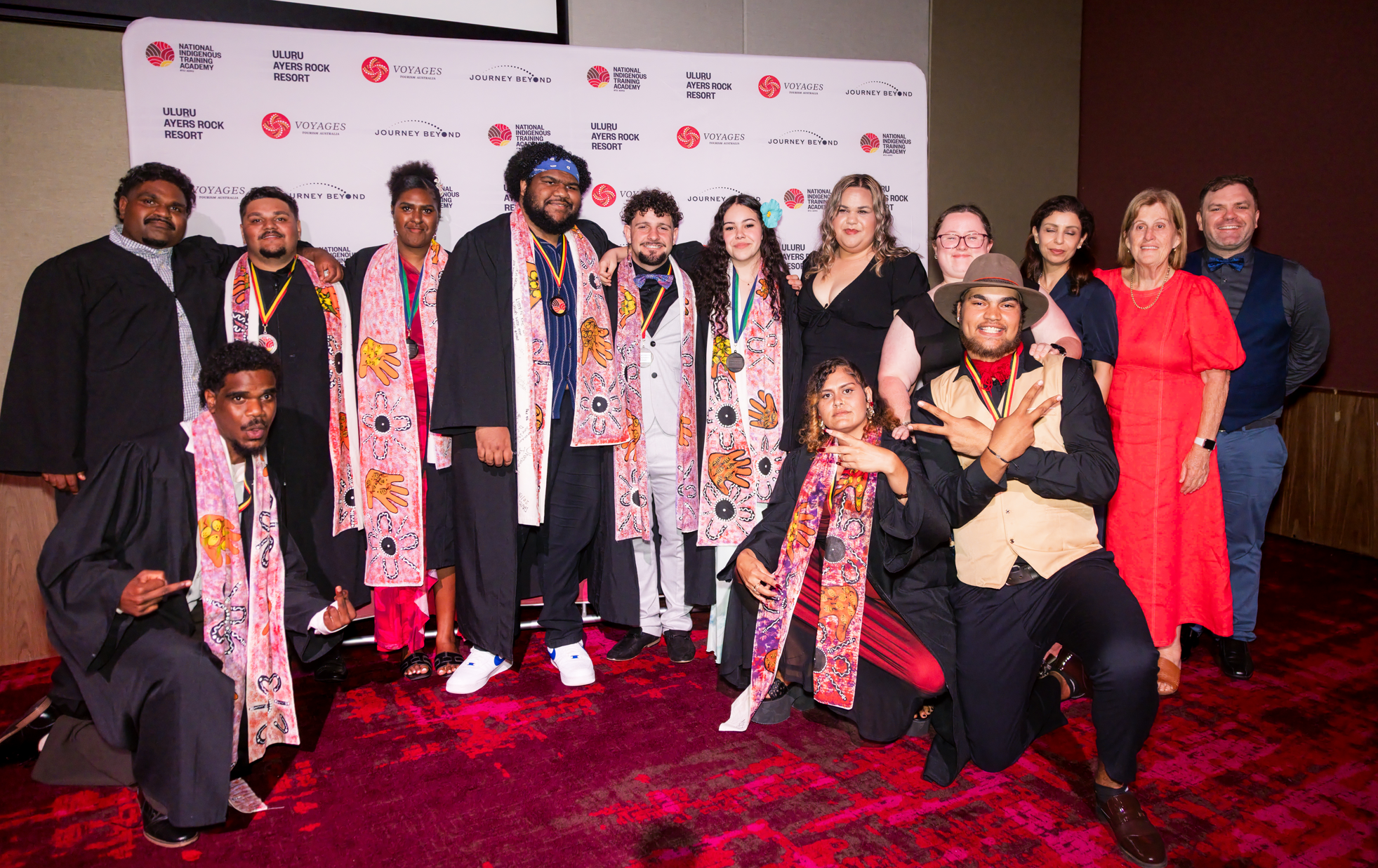 Aṉangu graduates make tourism history at Uluṟu