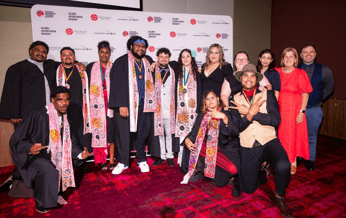 Alumni Graduate Aṉangu graduates make tourism history at Uluṟu | National Indigenous Times