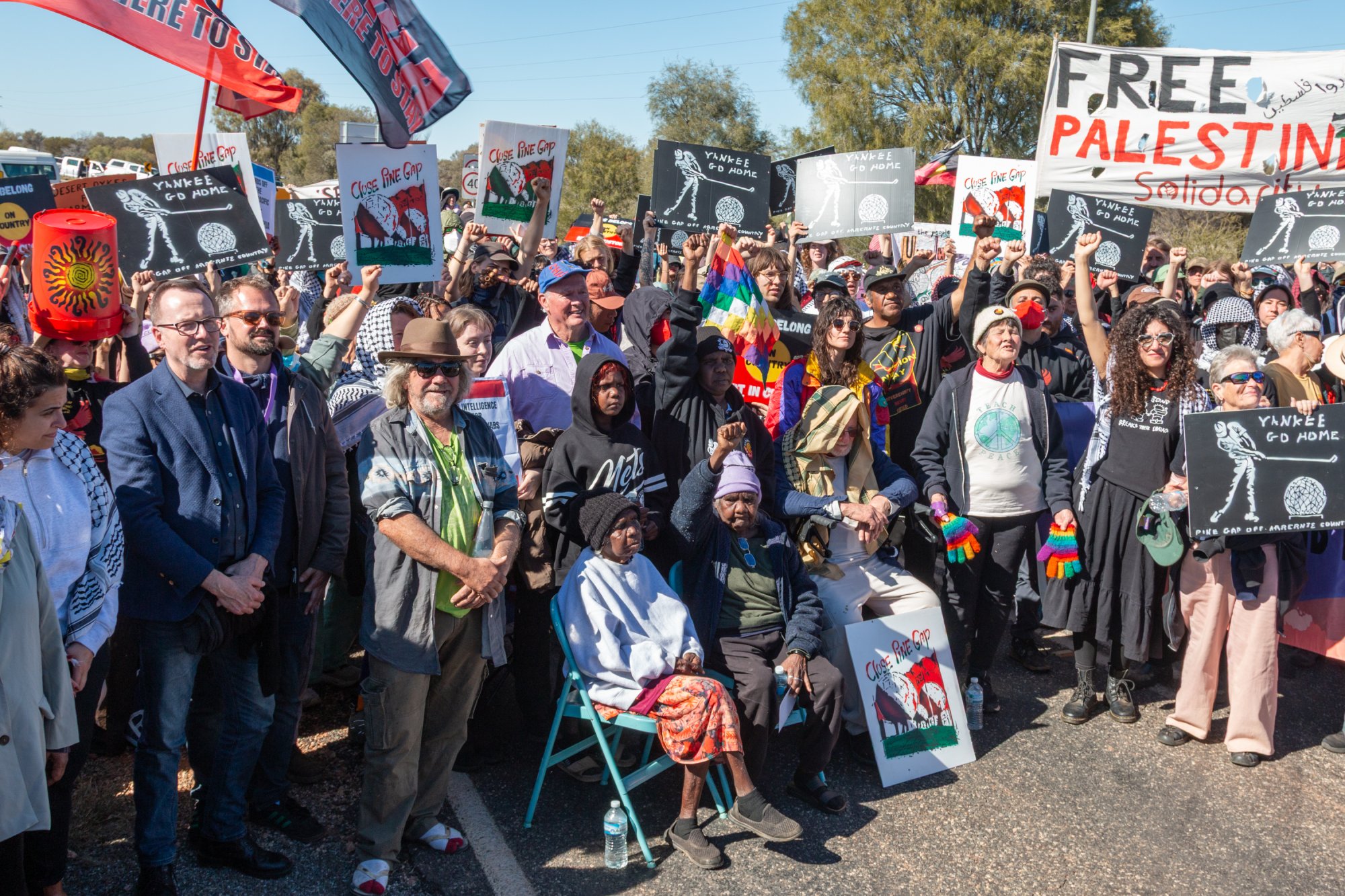 'Homeless on our own Country': Traditional Owners deliver letter to Pine Gap calling for facility's closure