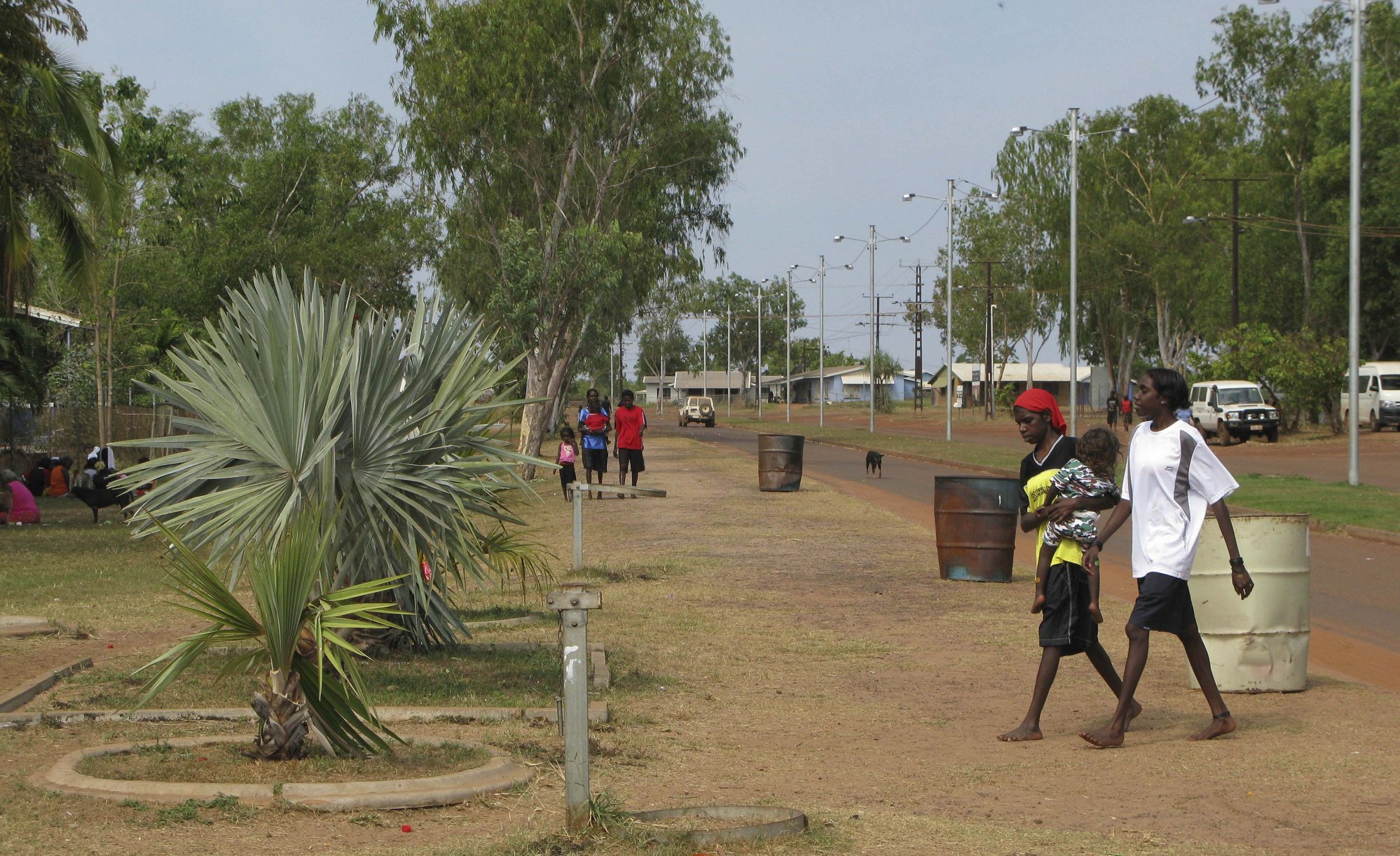 Man injured by three-pronged spear in remote unrest