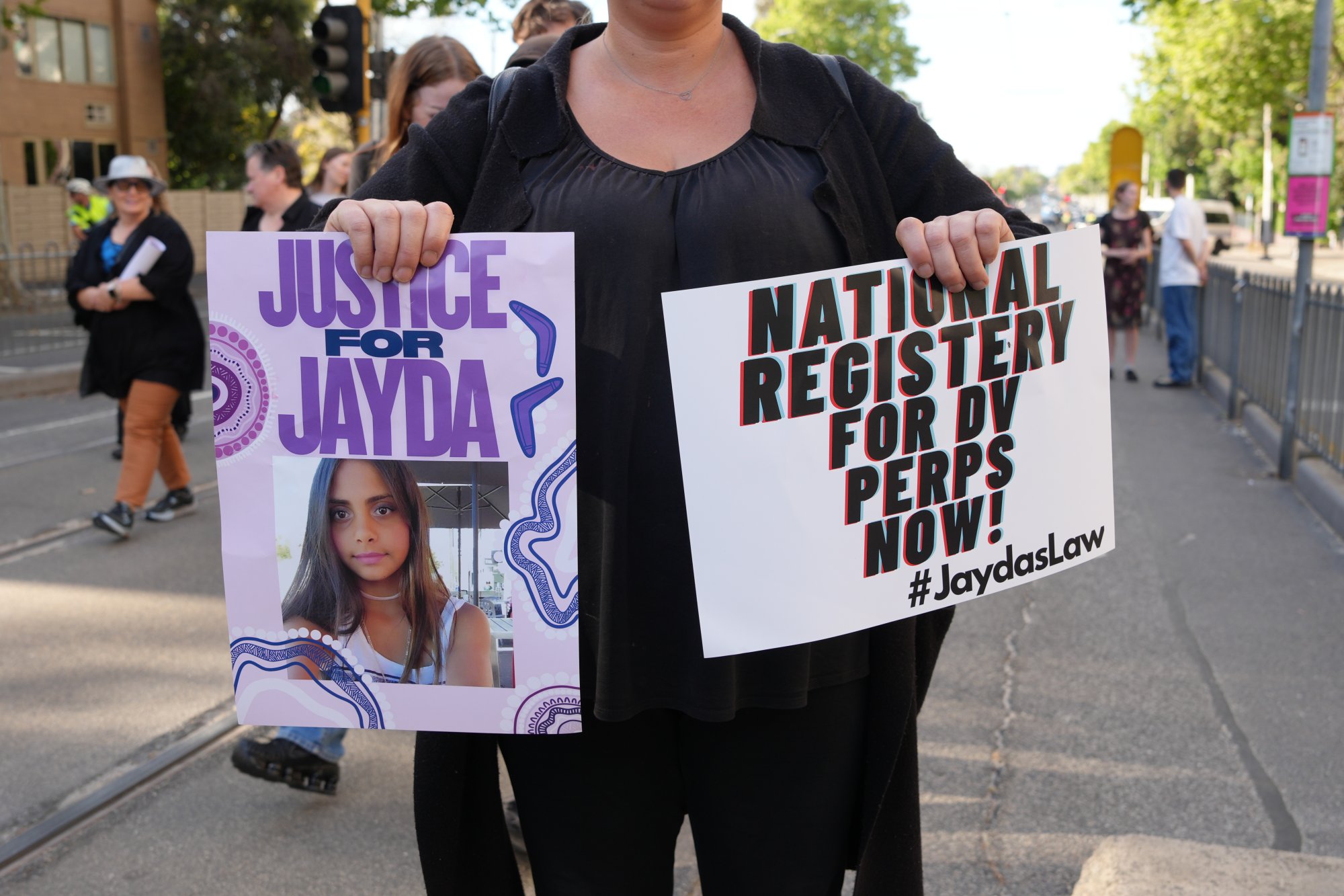 'Happening behind closed doors every day': Hundreds mourn Jayda Allen Bonner at vigil