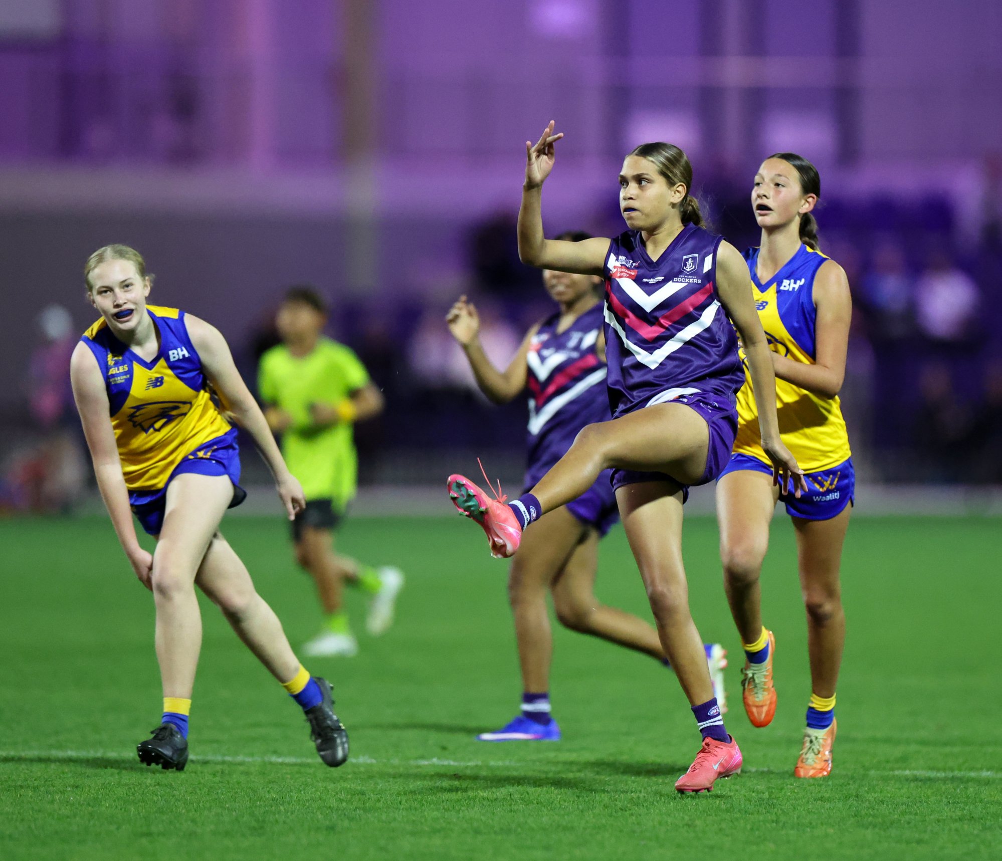 Family support key in Kimberley teen Ashleah Umbagai kicking goals in Perth