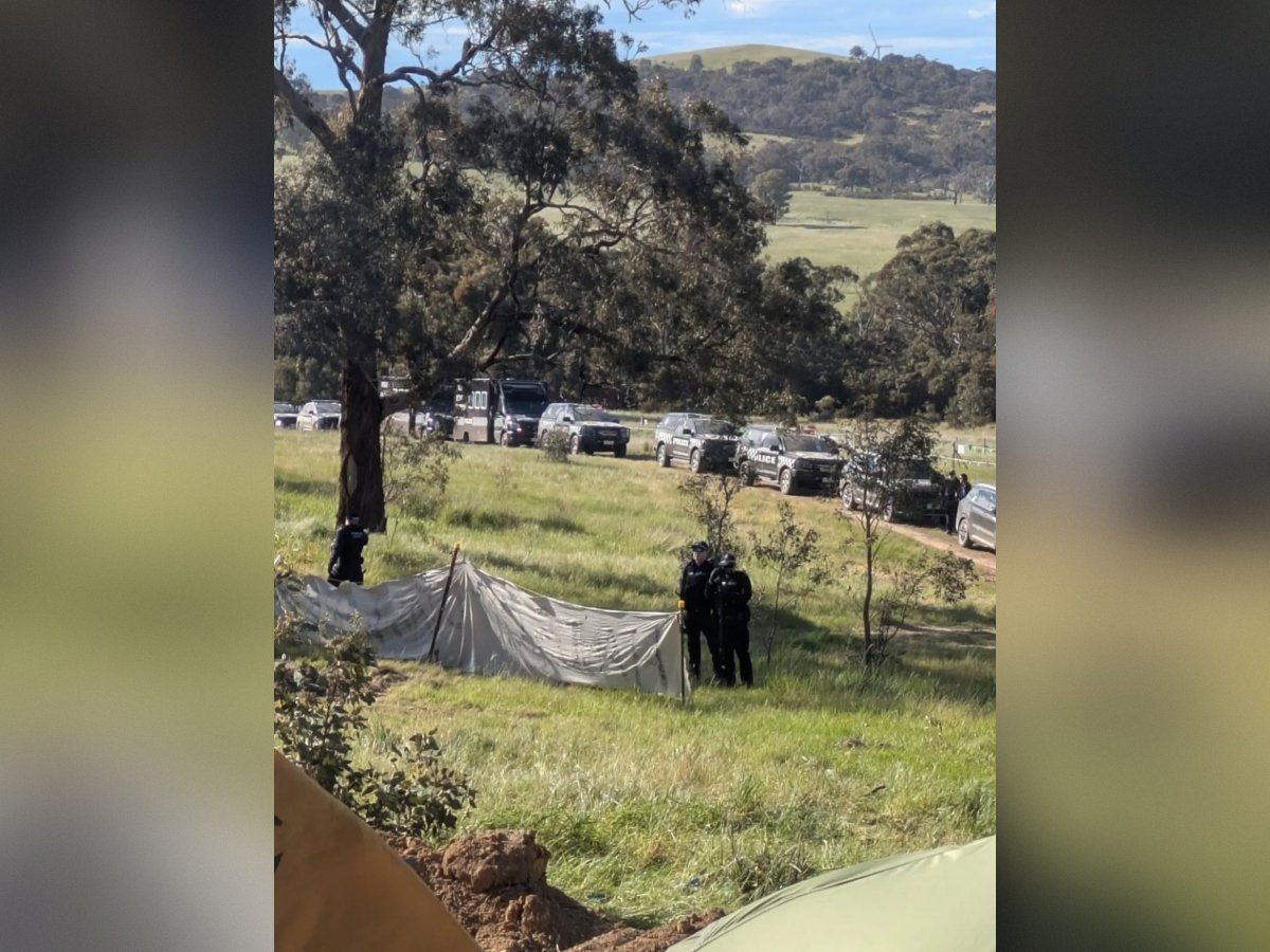 Sacred tree felled, 'heavy-handed' police presence criticised, on Djab Warrung Country