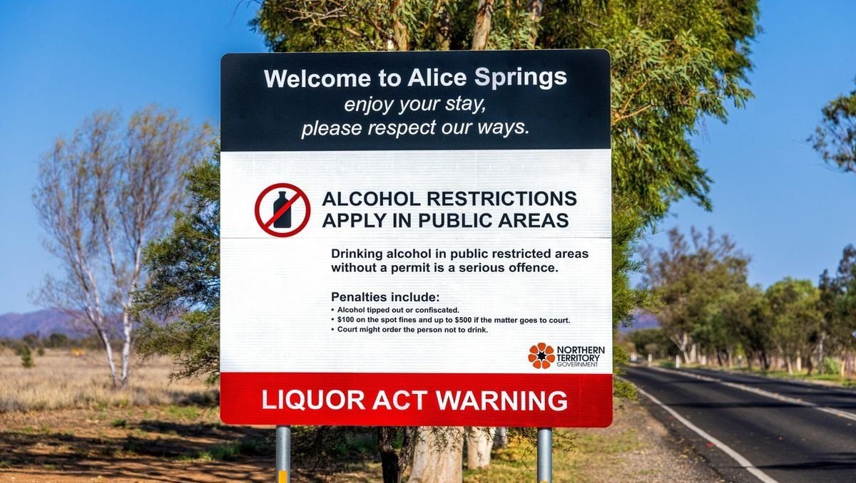 NT Government extends alcohol bans in Aboriginal communities and town camps