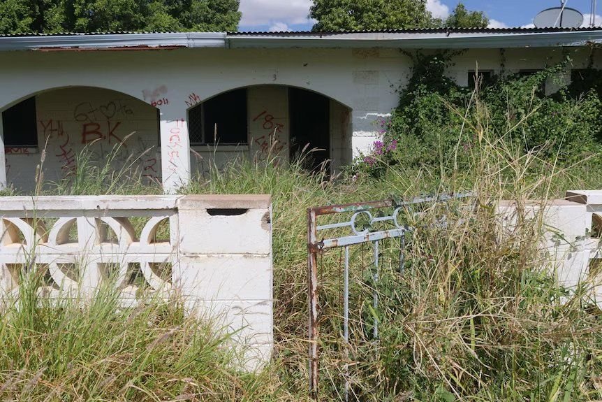 Mount Isa families face eviction as Aboriginal homes head to auction