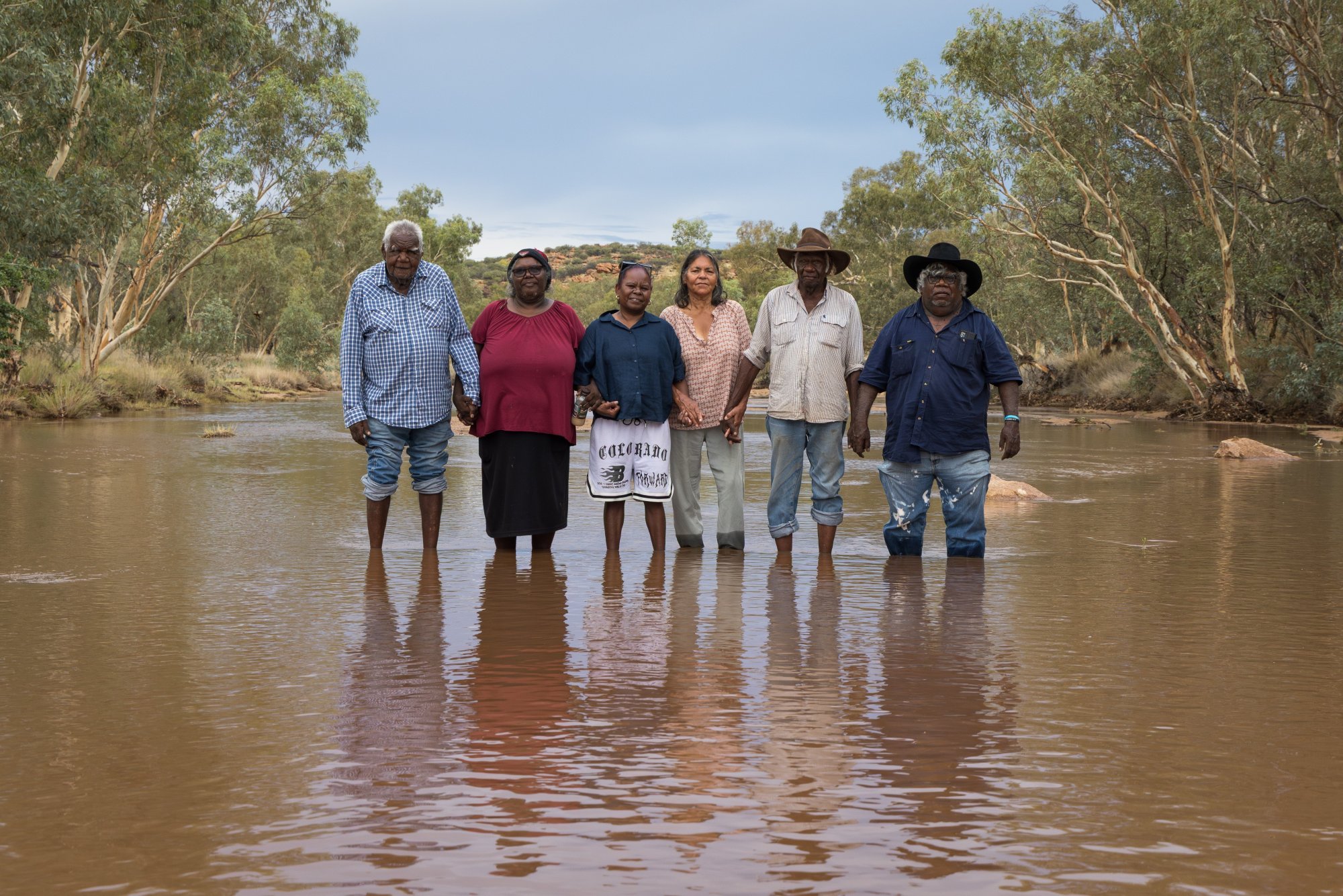 Native title holders win High Court challenge over NT water licence