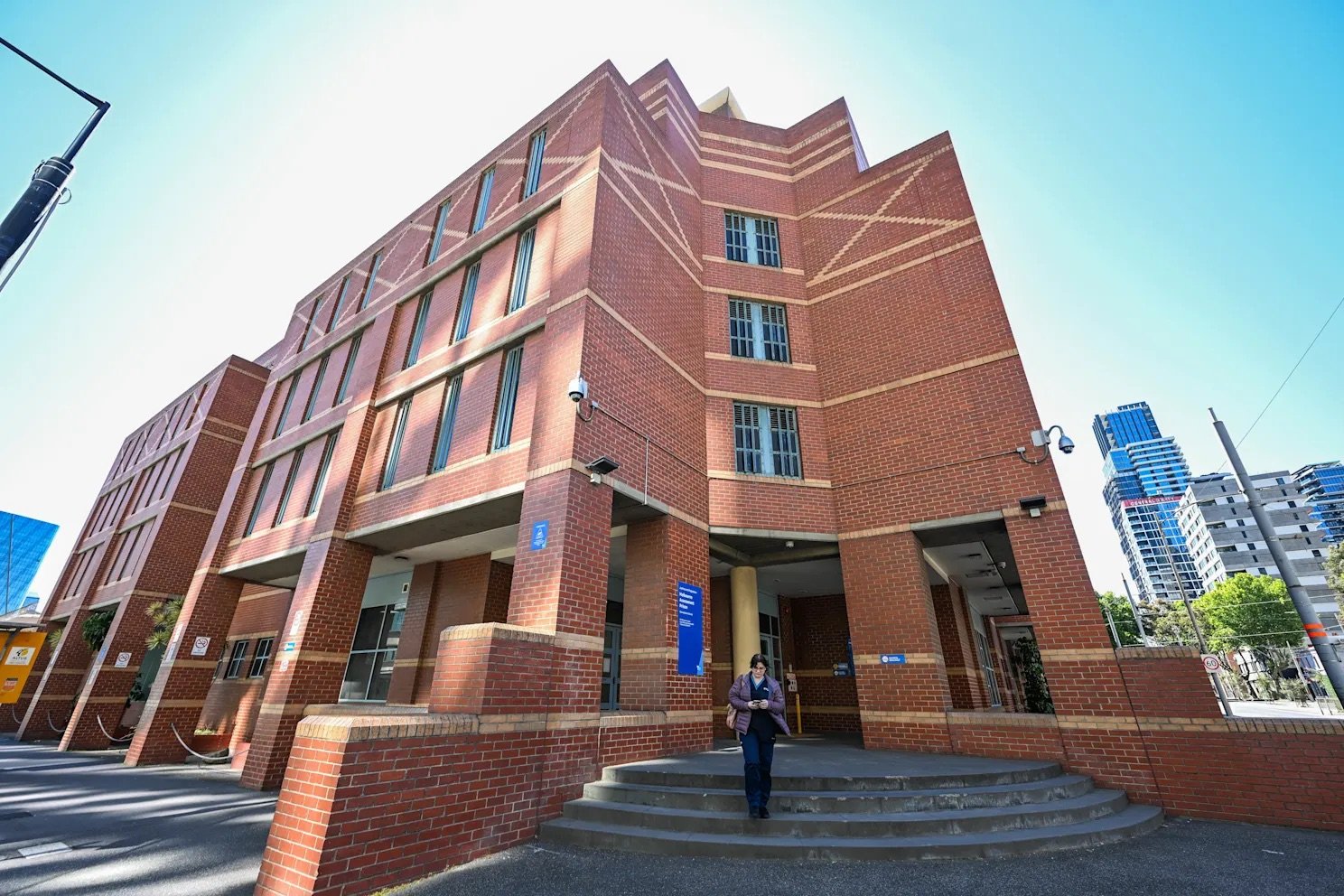 Victorian watchdog to examine overcrowding and human rights in police cells